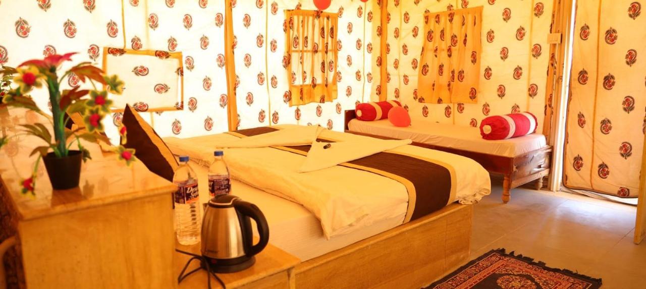 Golden Sandstone Hotel Desert Safari Camp Джайсалмер Екстер'єр фото